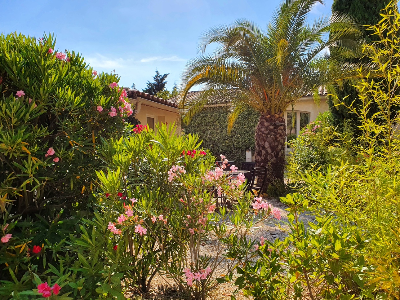 Prieuré Saint Martial (courtyard)