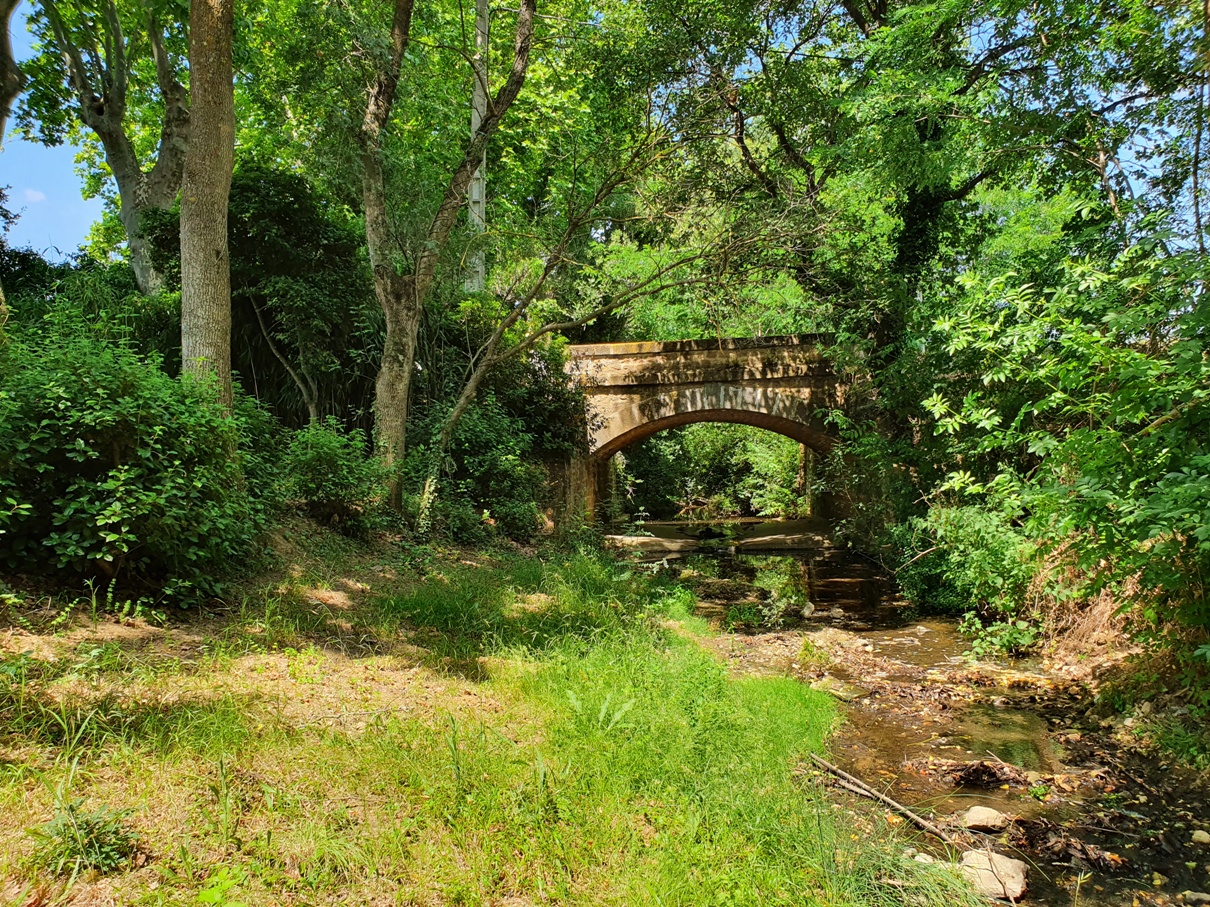 Prieuré Saint Martial (rivulet and bridge)